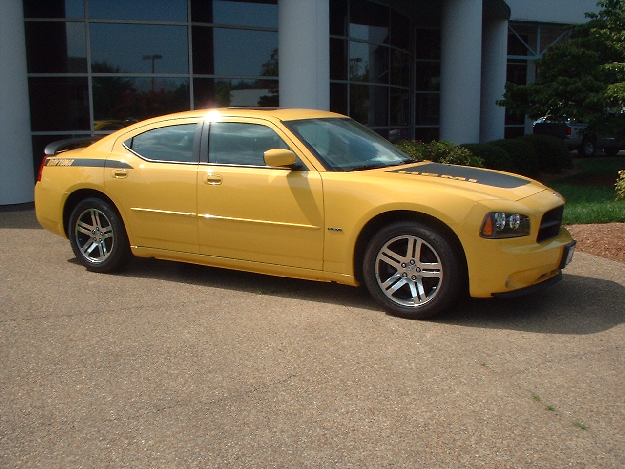 http://www.dodgeforum.com/2006%20chargerdaytona.jpg