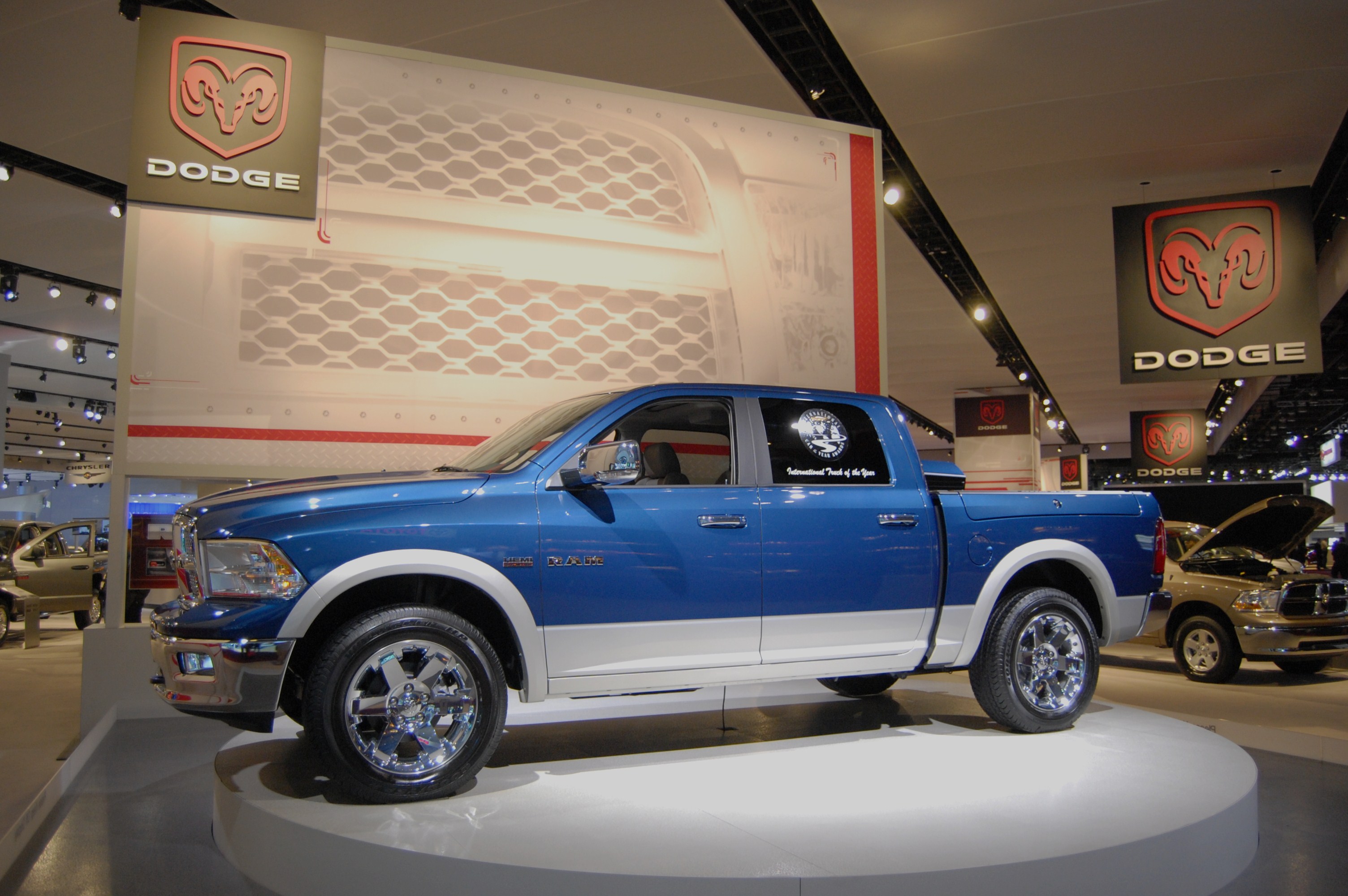 http://www.dodgeforum.com/dodge%20ram%20display.JPG