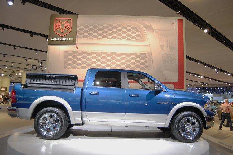 http://www.dodgeforum.com/ram%20right%20side%20flat.jpg
